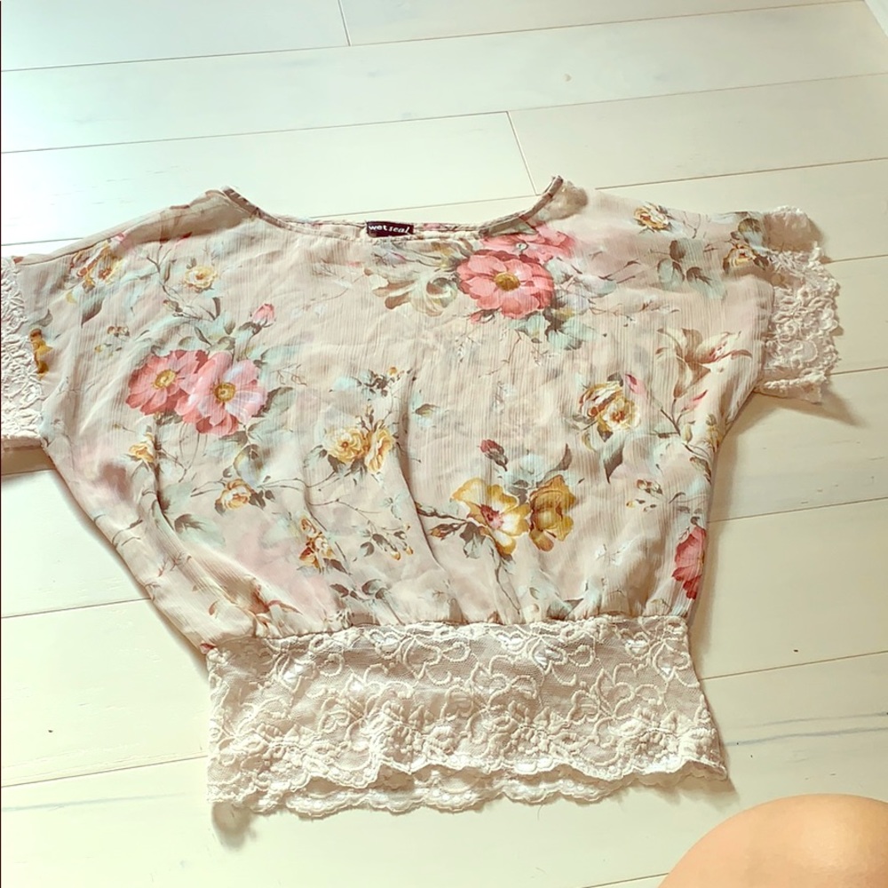 Wet Seal floral print woman’s blouse